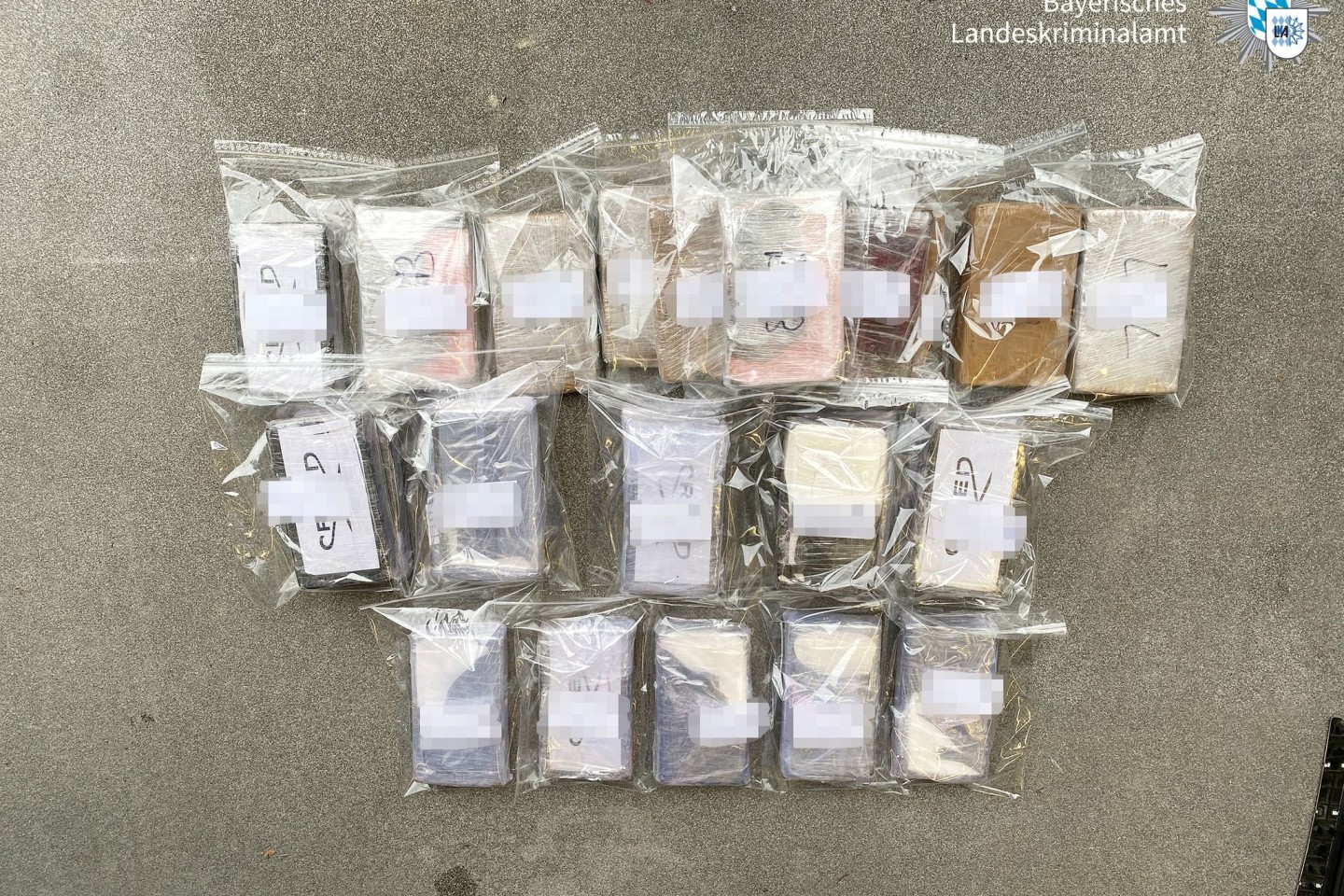 Das von der Polizei in Bayern sichergestellte Kokain hat einen Wert von etwa 2,7 Millionen Euro.