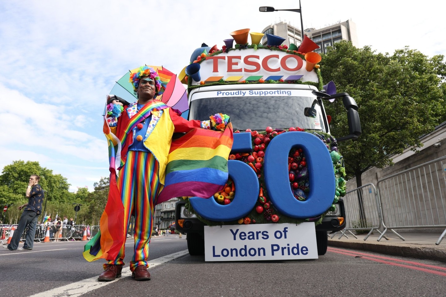 Mohammed Nazir aus London vor der Pride-Parade im Jubiläums-Jahr.