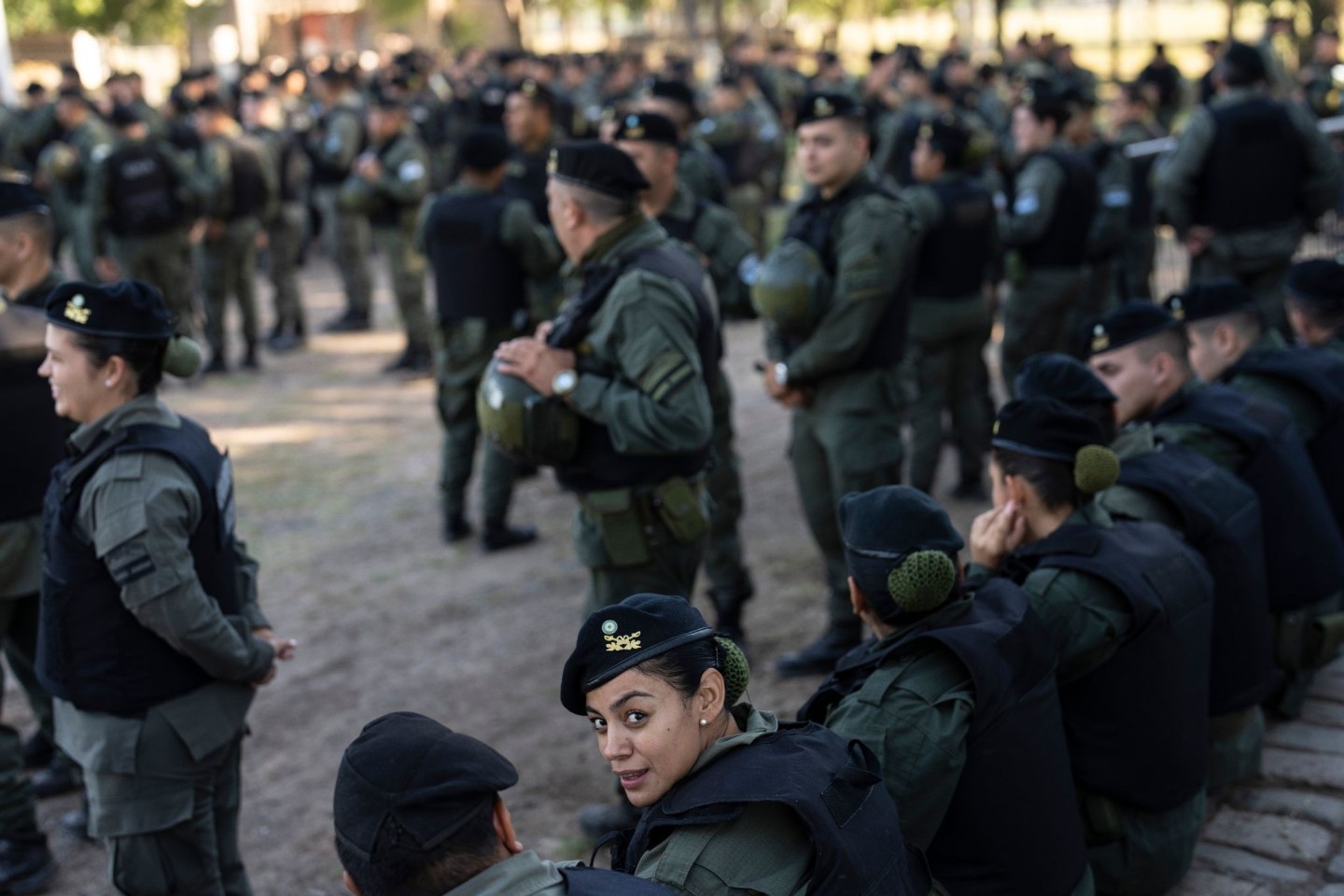 Nach der jüngsten Welle der Gewalt in Rosario hat die argentinische Regierung eine Sicherheitsoffensive eingeleitet. Am Mittwoch trafen 300 zusätzliche Bundespolizisten ein.