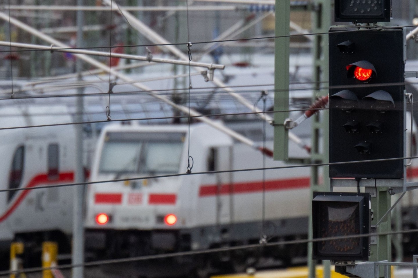 Bei der Deutschen Bahn und weiteren Bahnunternehmen sind weitere Warnstreiks geplant.