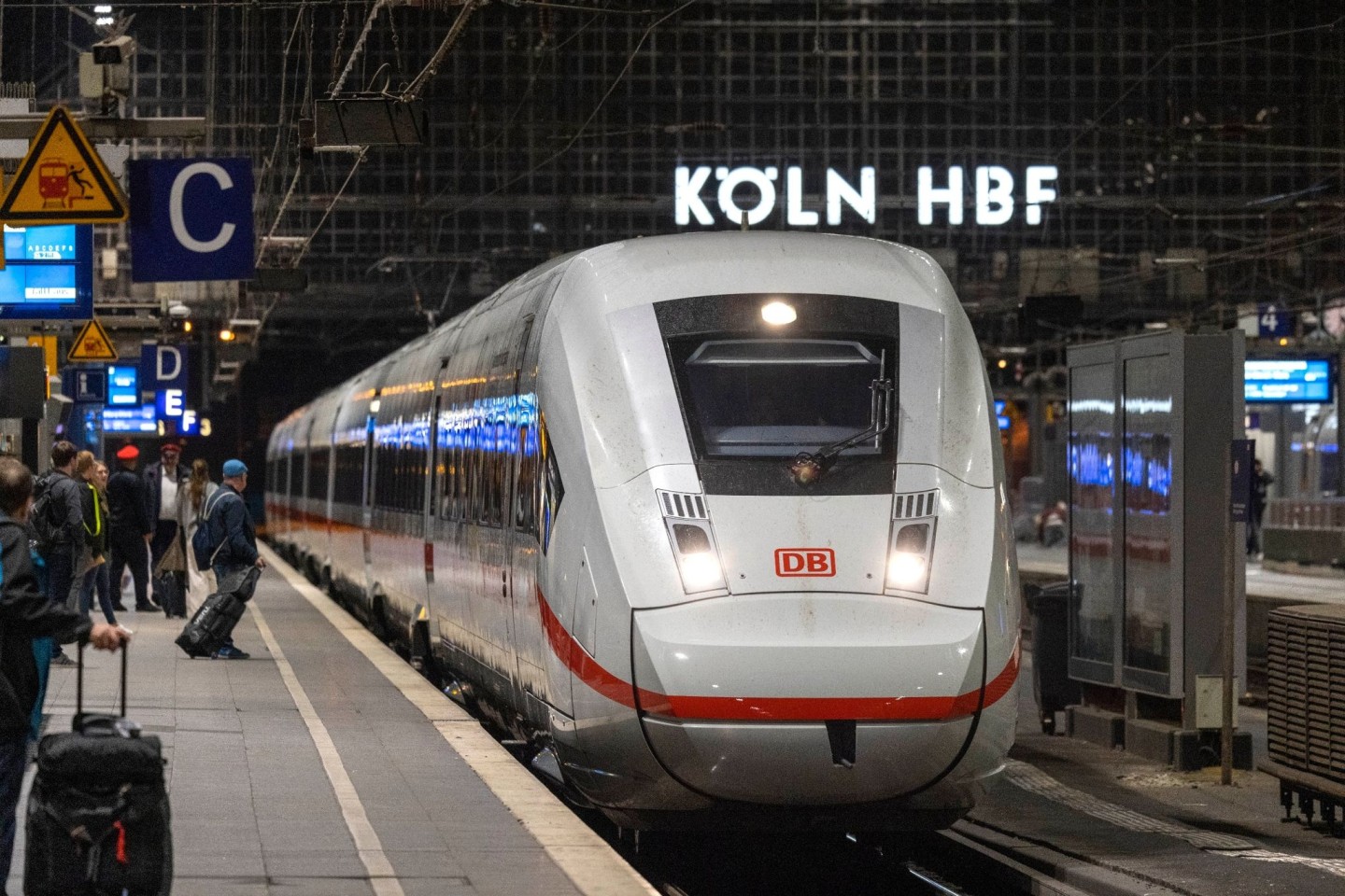 Wegen Bauarbeiten kommt es am Kölner Hauptbahnhof zu starken Einschränkungen für Reisende.