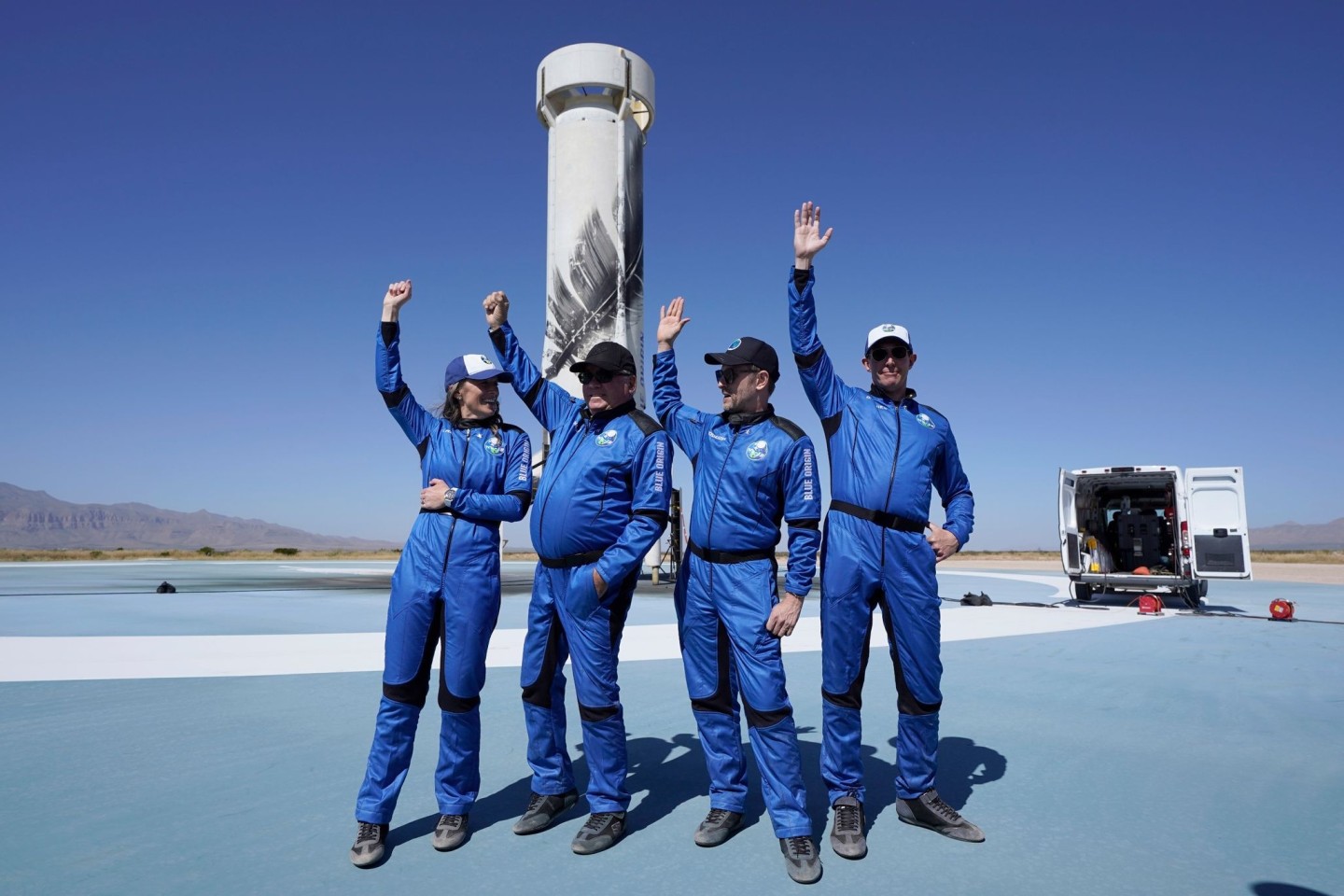 Die Passagiere der «New-Shepard»-Rakete von Blue Origin: Audrey Powers (l-r), William Shatner, Chris Boshuizen und Glen de Vries.