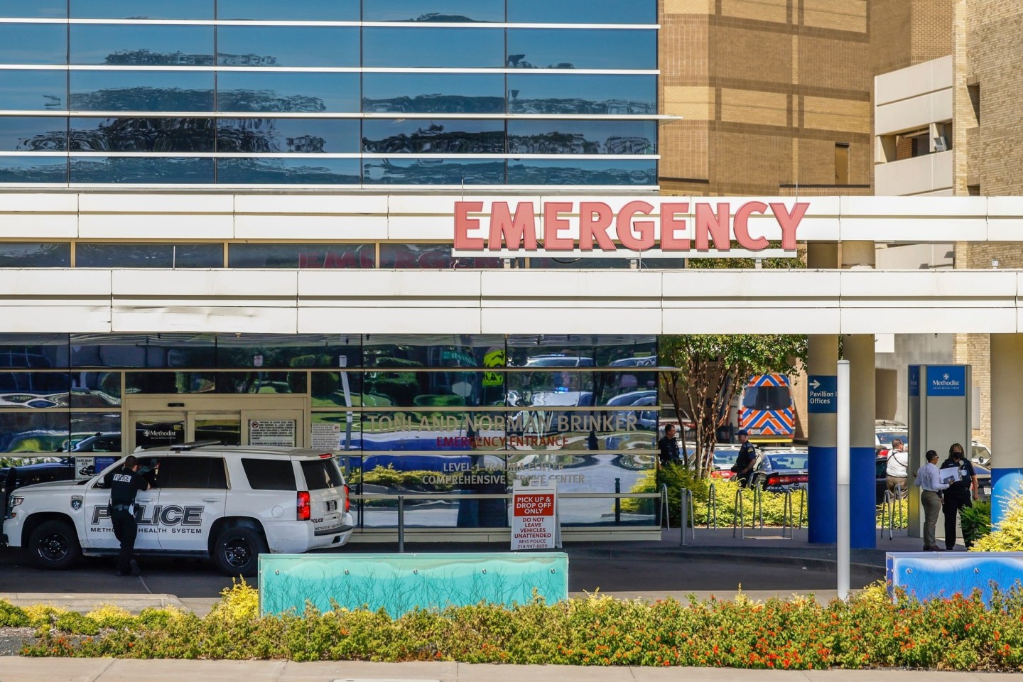 Nach Angaben der Polizei wurden zwei Krankenhausmitarbeiter in Dallas erschossen.