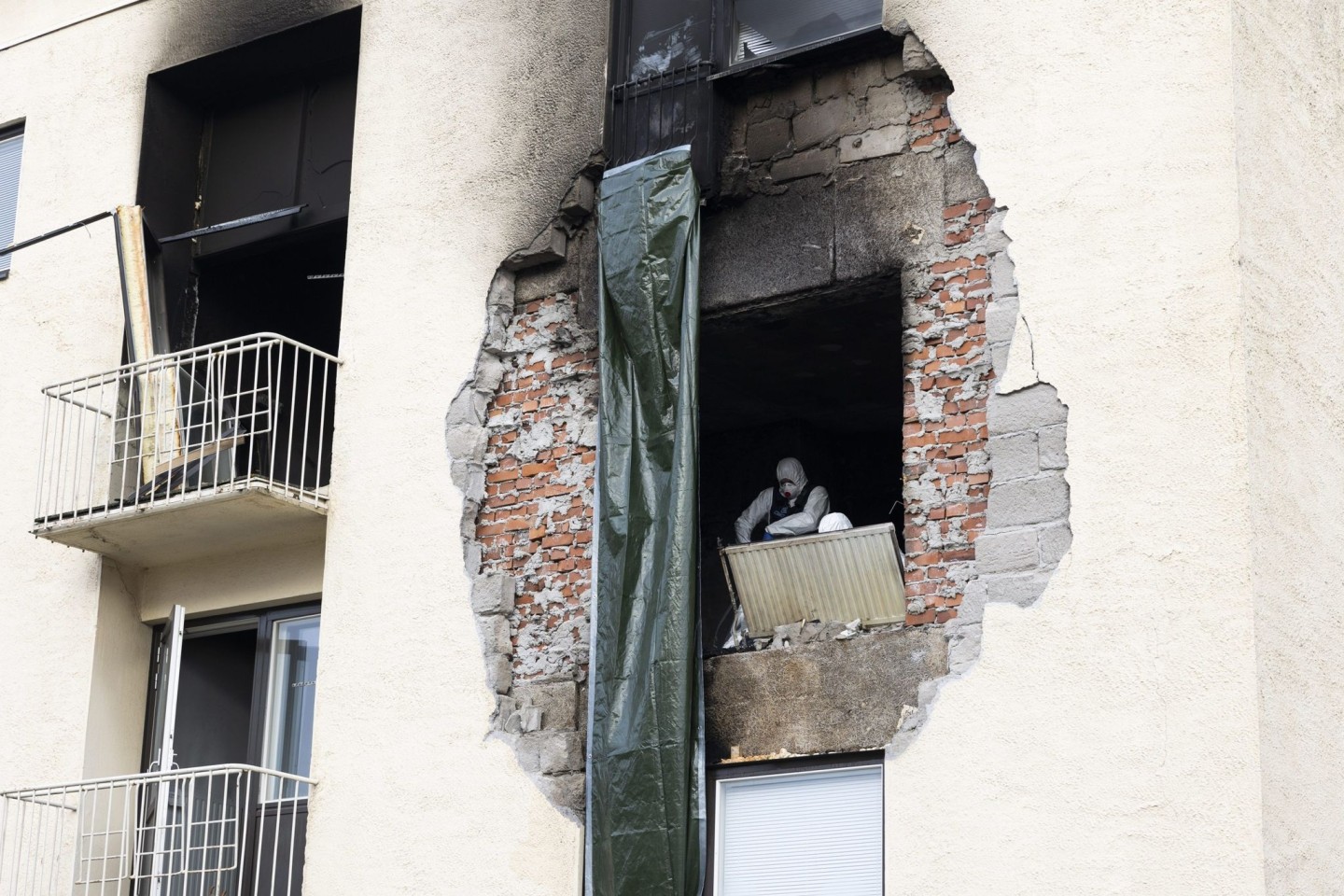 Bei einer Explosion in einem Mehrfamilienhaus in Finnland ist ein Mensch ums Leben gekommen.