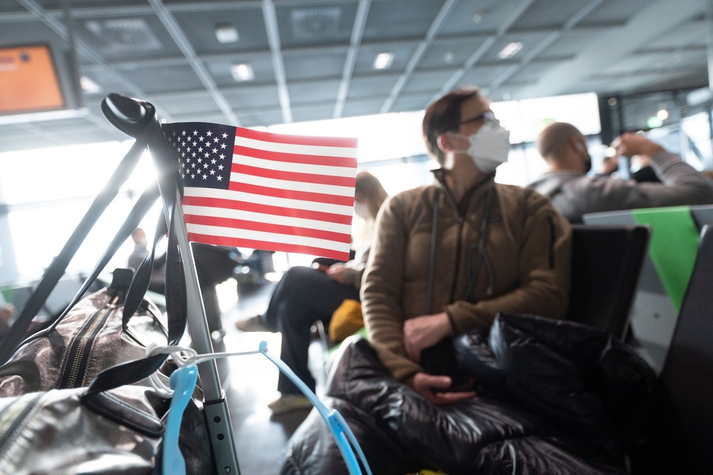Auf dem Flughafen Frankfurt: Geimpfte EU-Bürger dürfen wieder in die USA fliegen, das Land mit den laut Johns-Hopkins-Universität meisten Corona-Fällen überhaupt.